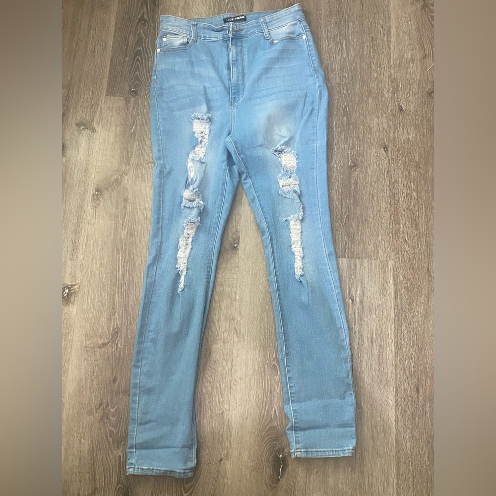 Light Blue Distressed FashionNova Women Jeans sz 15